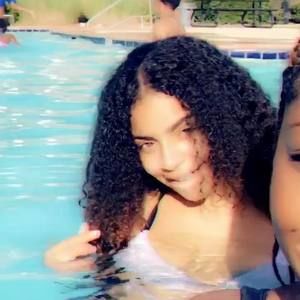 Meet your Posher, Mia